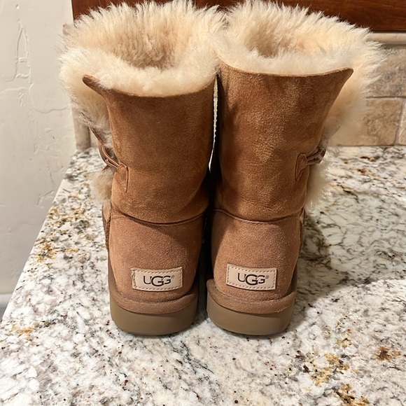 Ugg Bailey Button boots size 9 - Picture 2 of 8